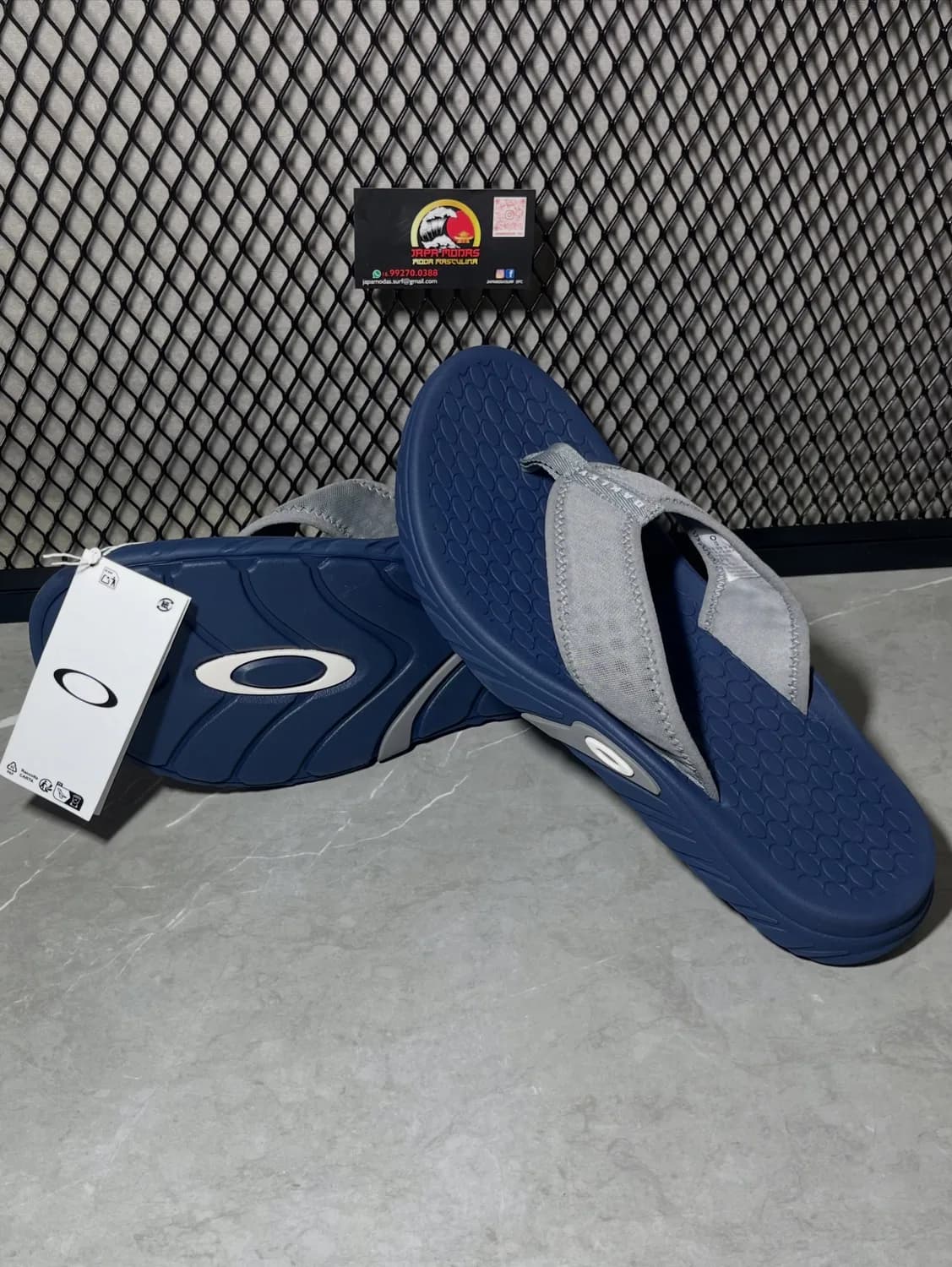 Chinelo Oakley Operative azul-marinho, foto 1 de 3