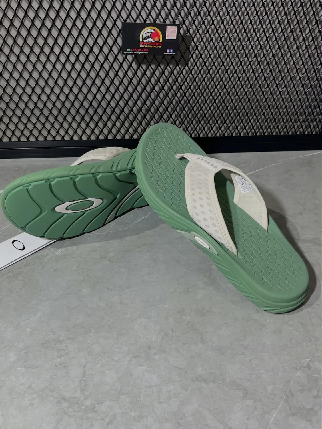 Chinelo Oakley Operative verde, foto 1 de 4